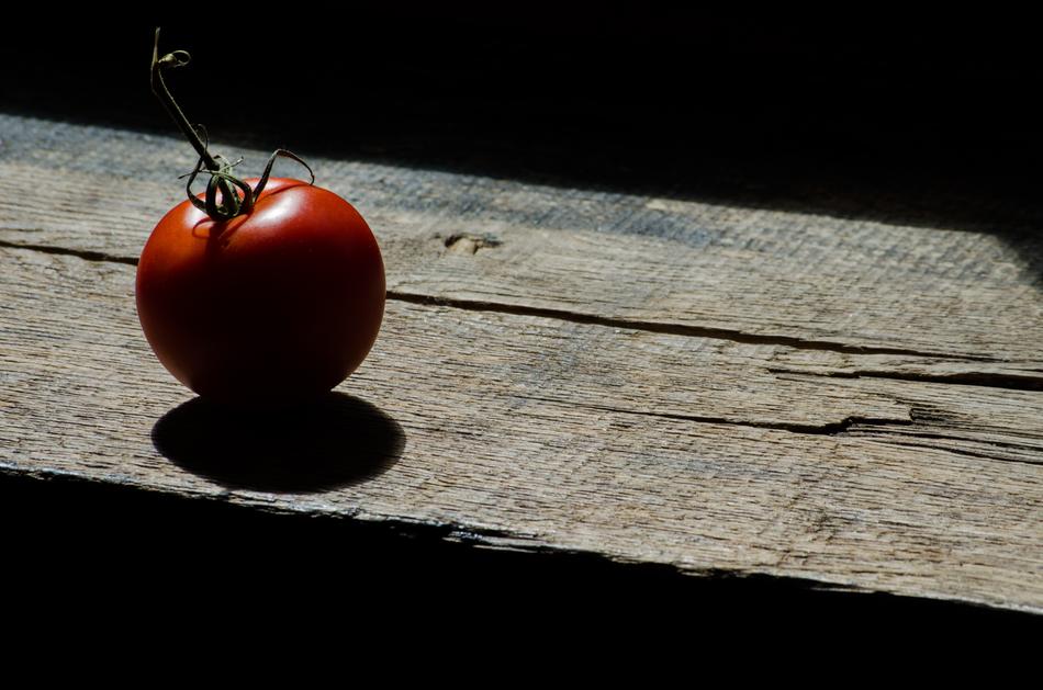 Tomato Contrast Product