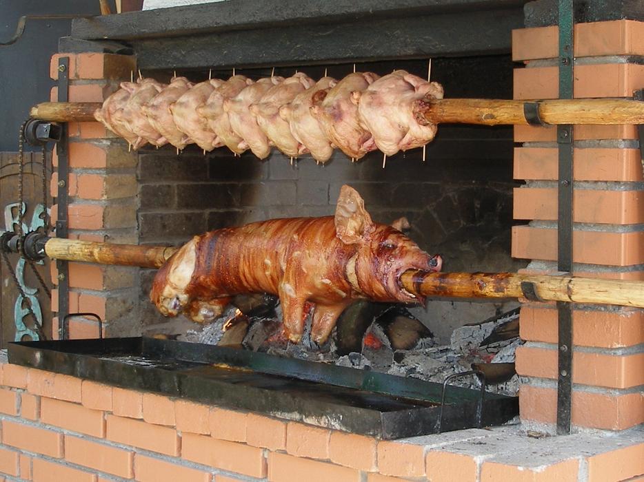 Suckling Pig Meat on barbecuq