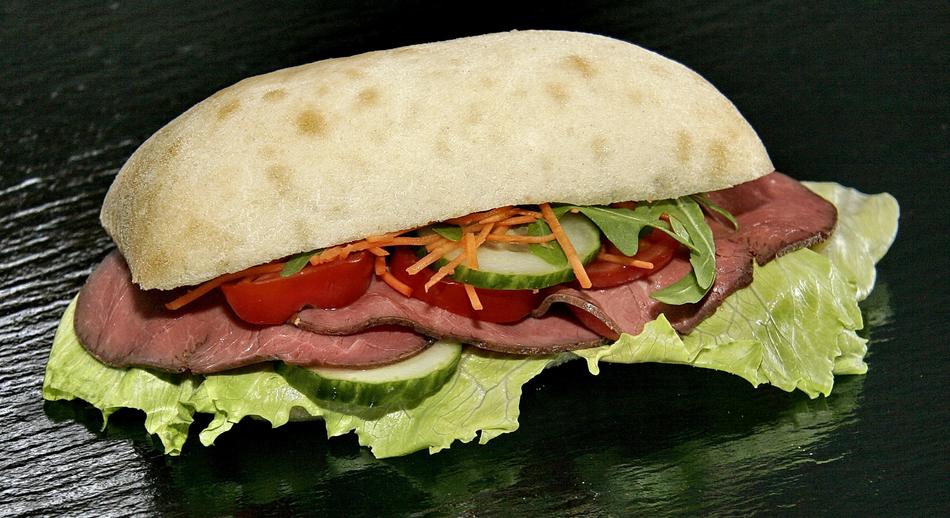 Sandwich with Roast Beef and Cucumber