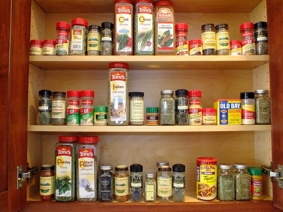Cabinet Spices Orderly