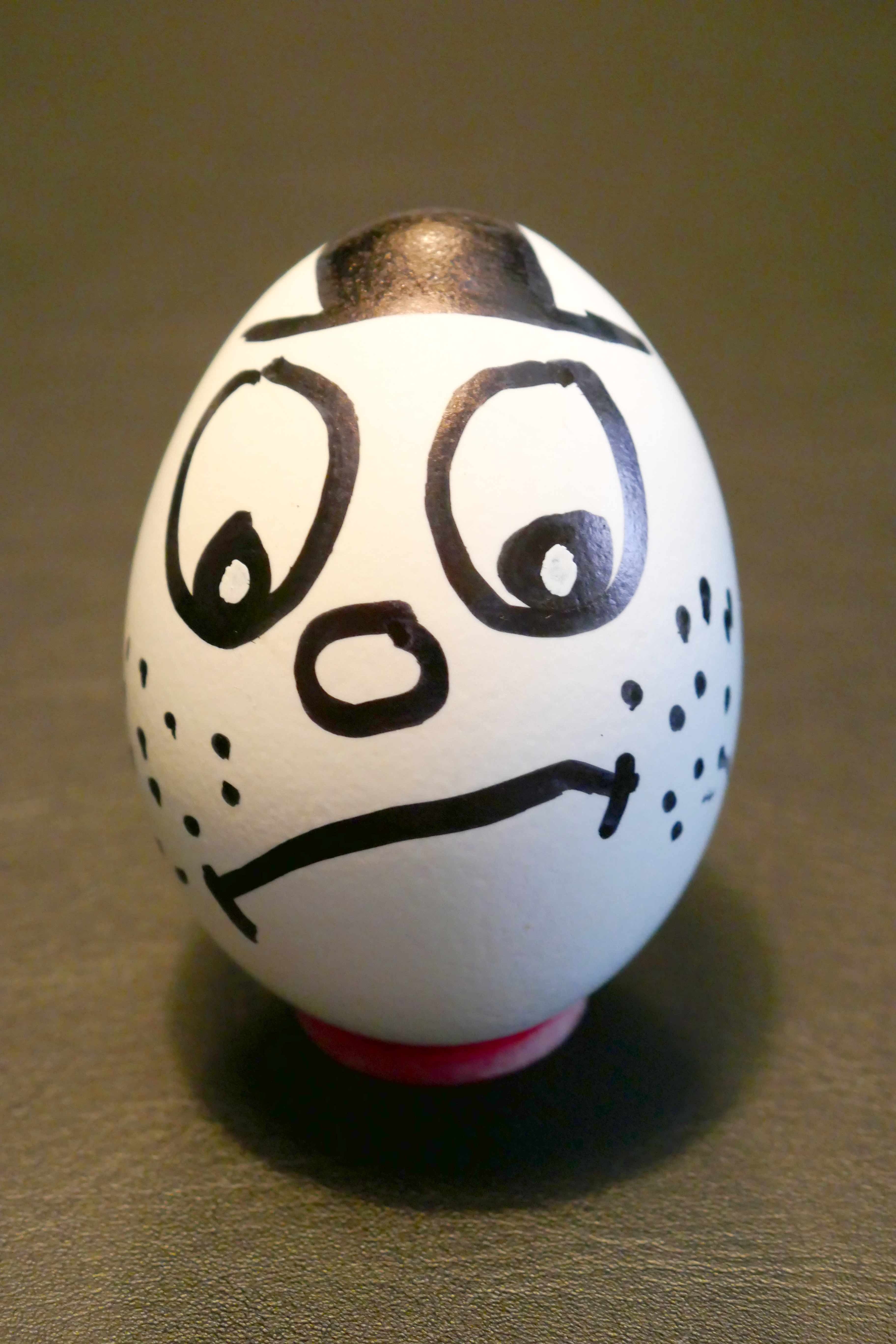 Man face egg. Креативные яйца. Морды на яйцах. Пасхальные яйца с личиками.