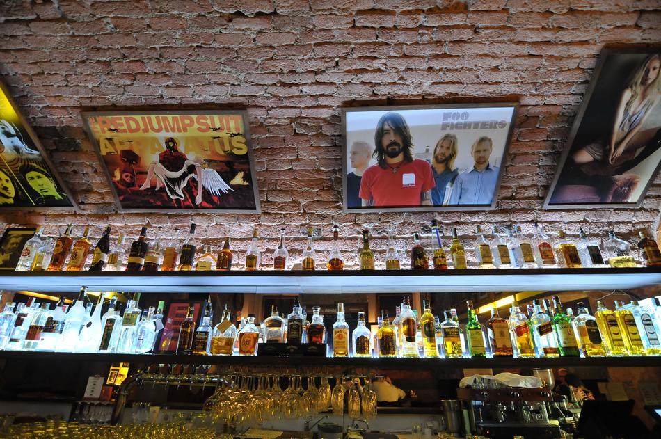 alcoholic rock bar