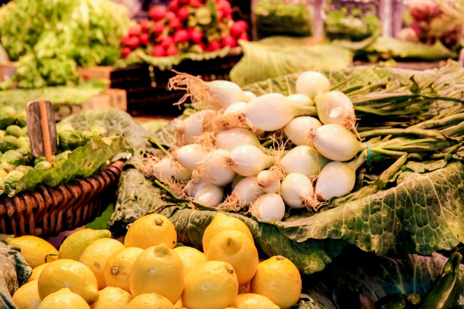 vivid picture of a vegetable market