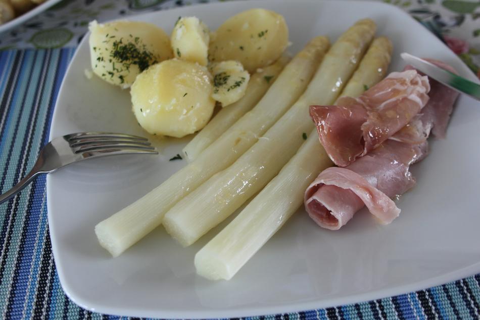 Eating Asparagus Spring
