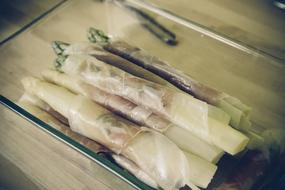 Rolls with asparagus and ham