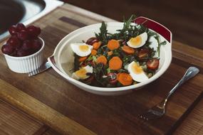 vegetable salad with eggs