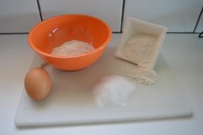 flour egg plate
