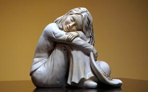 Statue Girl sleep