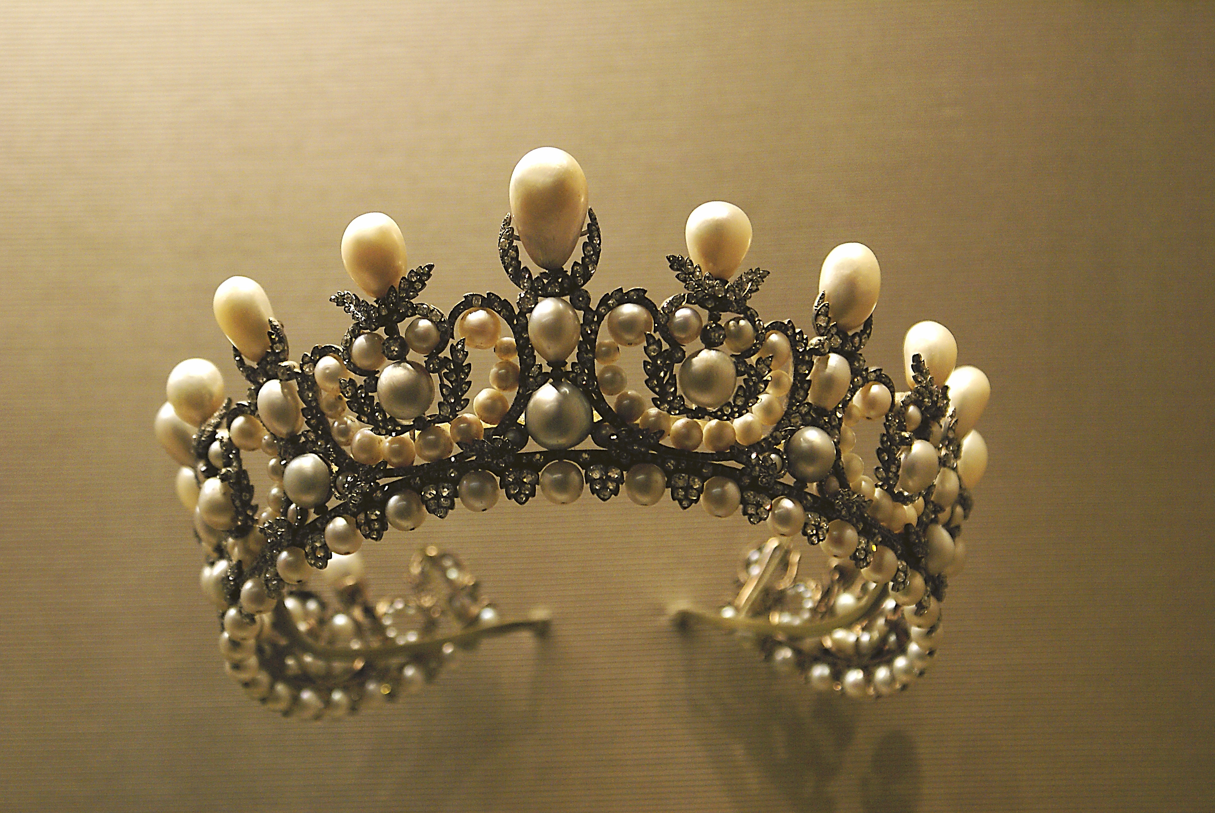 Tamsen Crown