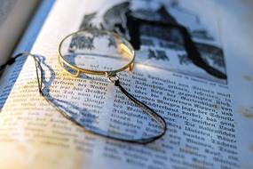 Monocle Old and text