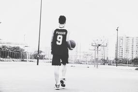 Guy Basketball monochrom