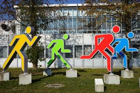 Males Jog Group colors statue