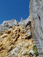 Climbing Shoring stones