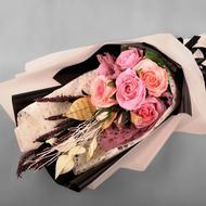 Bouquet of paper flowers in Crepe