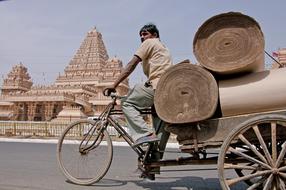 India Taxi Rust man