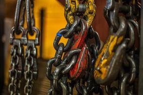 hooks on chains in construction