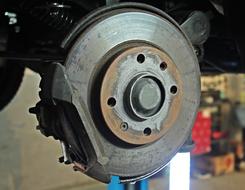 replacement of brake discs in the garage