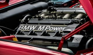 photo of the car engine BMW M3 E30