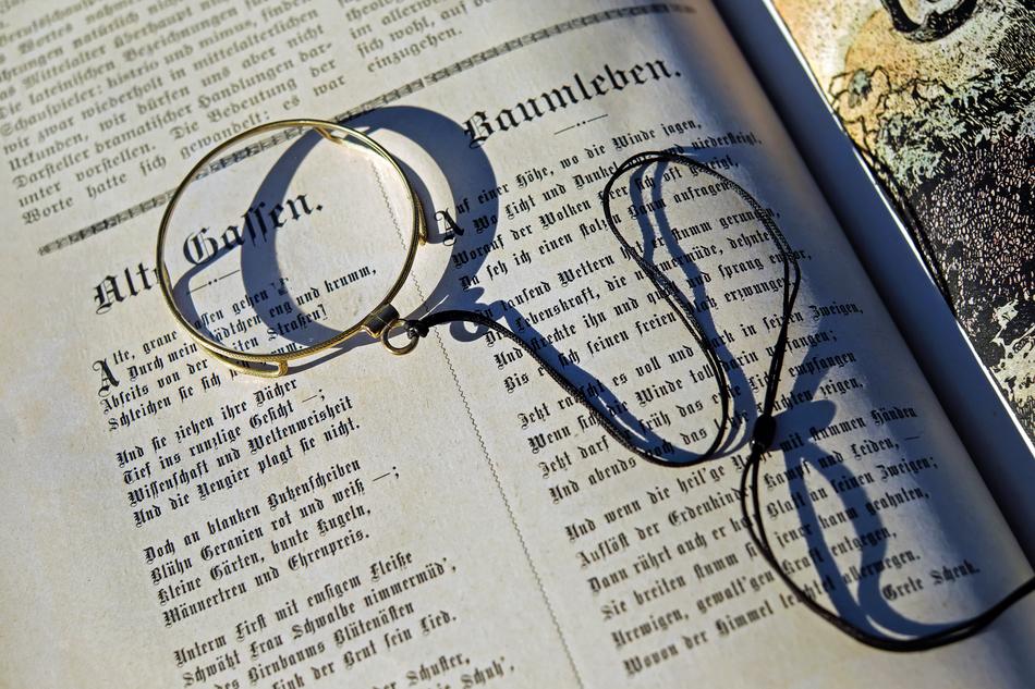 Monocle Nostalgic and page text