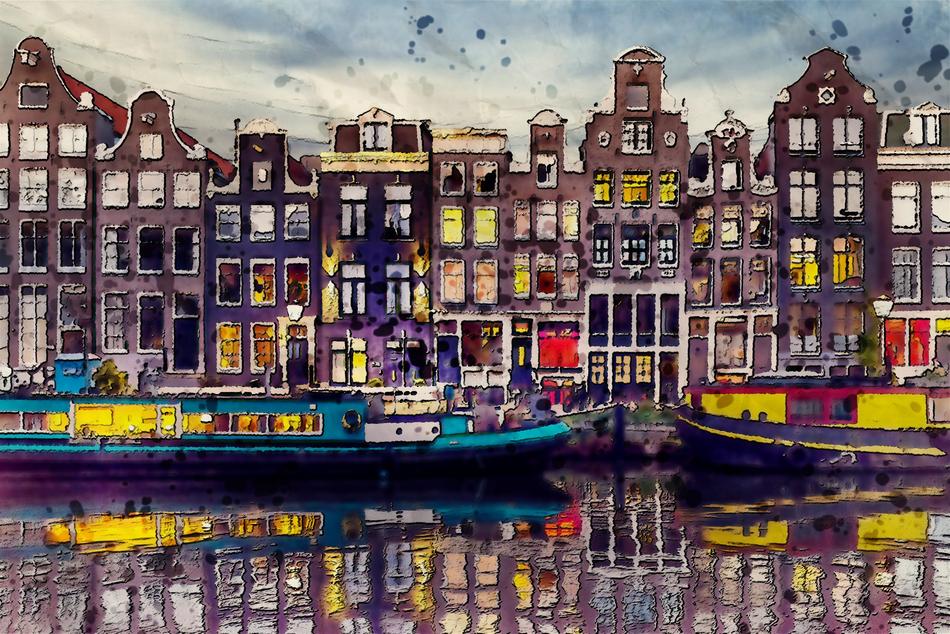 picture of houses near the river