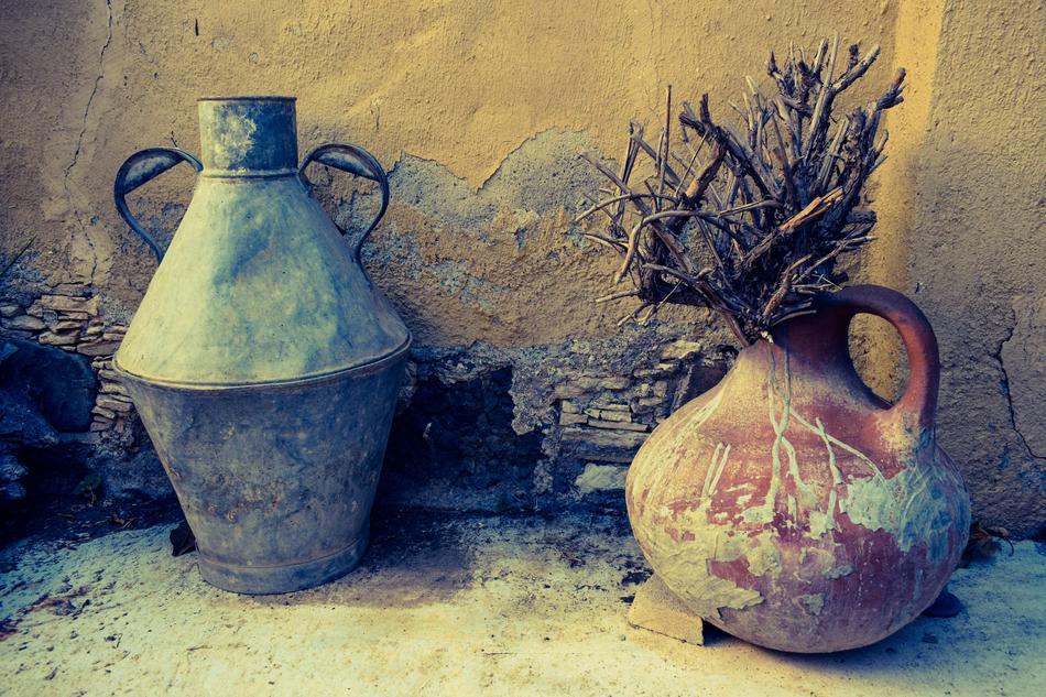 Metallic Containers Pottery