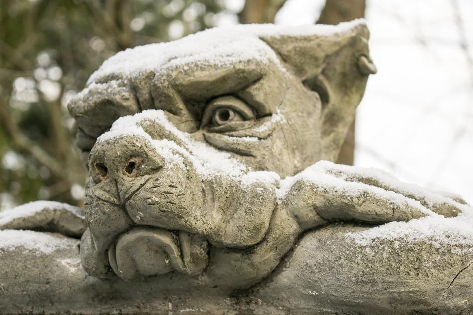 Nature dog Statue