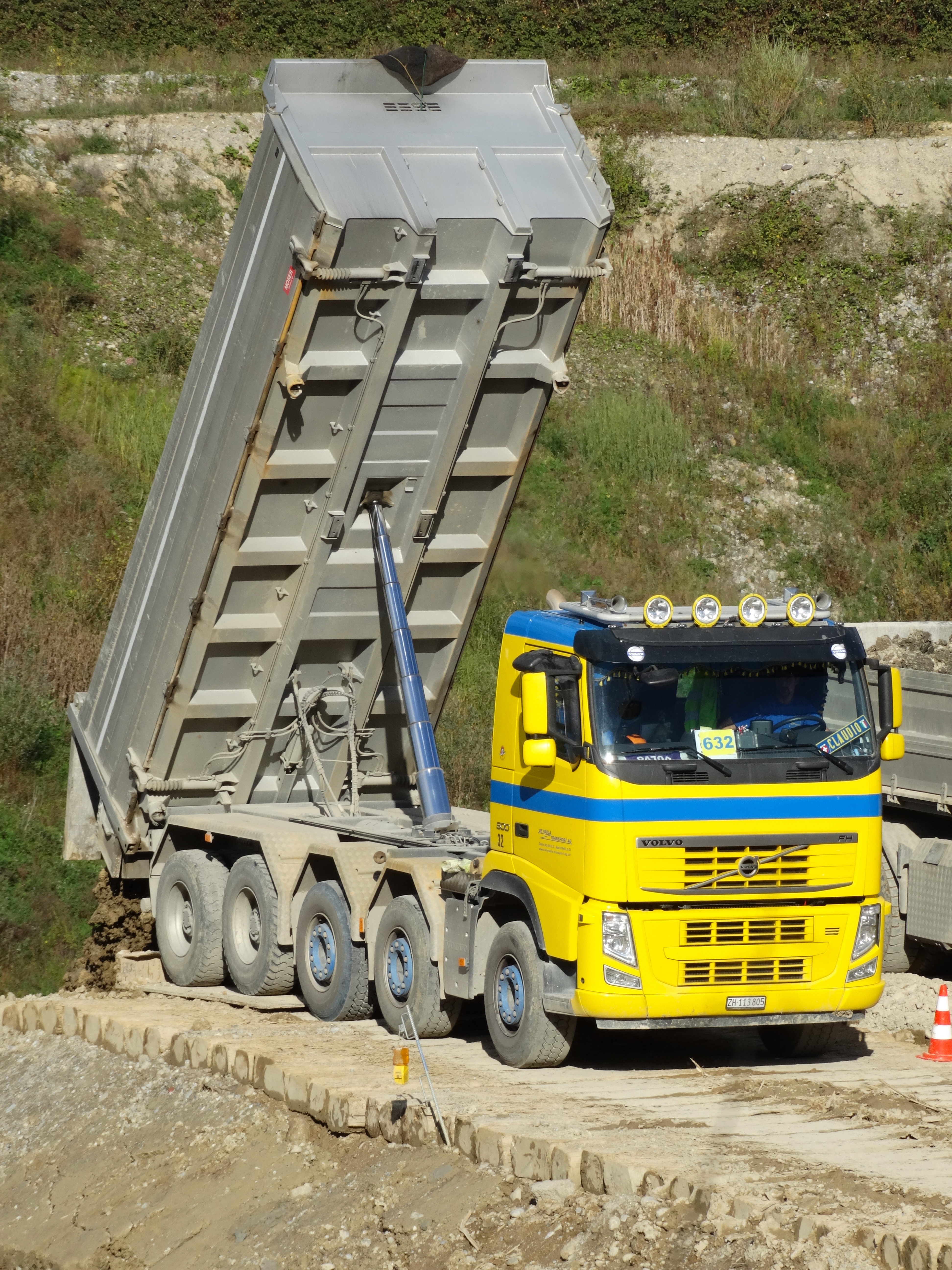 Включи truck. Самосвал. Строительные самосвалы. Большегрузные самосвалы. Разгрузка самосвала.