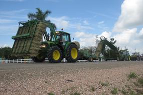 Machine Tractor road