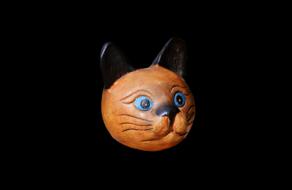 cat head sculpture in the dark