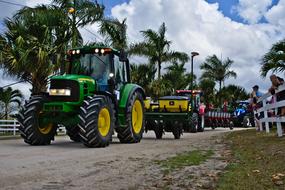 Big Heavy Tractor machines