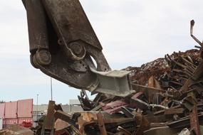 Metal and machine of the scrap dealer