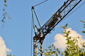 Crane Baukran Load and sky