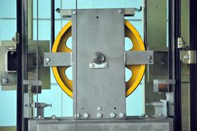 mechanism with a wheel in an elevator