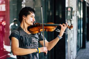 violinist on a city street