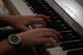 Pianos Music and hands