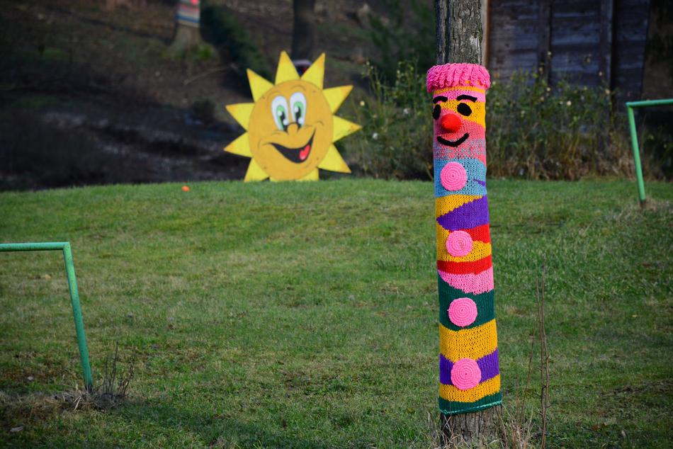 Tree Knitting and sun