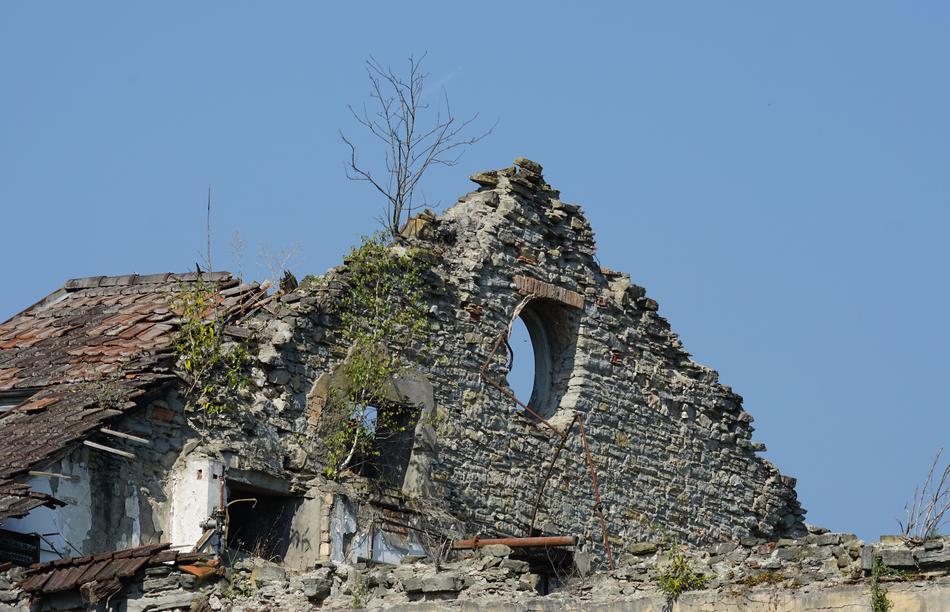 Place Spinning Ruin