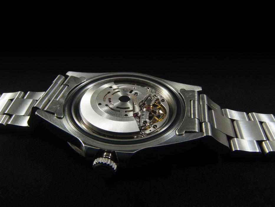 mechanics of wrist watch