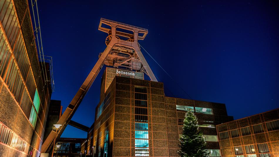 Customs mine building