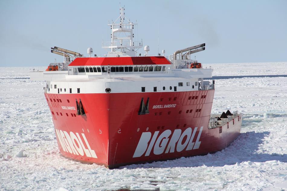 Bigroll in the ice of the Barents Sea