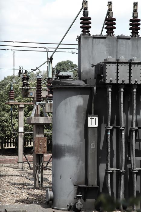 Cable Circuit Distribution on a sunny day