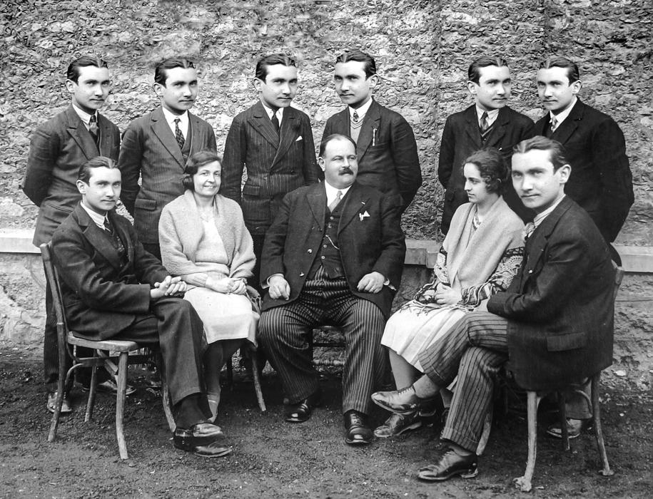 Old, black and white photo of the ComitÃ© d'entreprise on meeting
