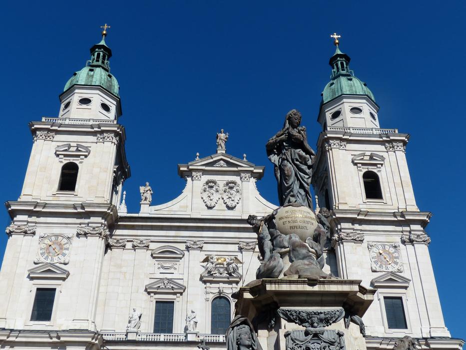 Maria immaculata monument in front of the historic facade