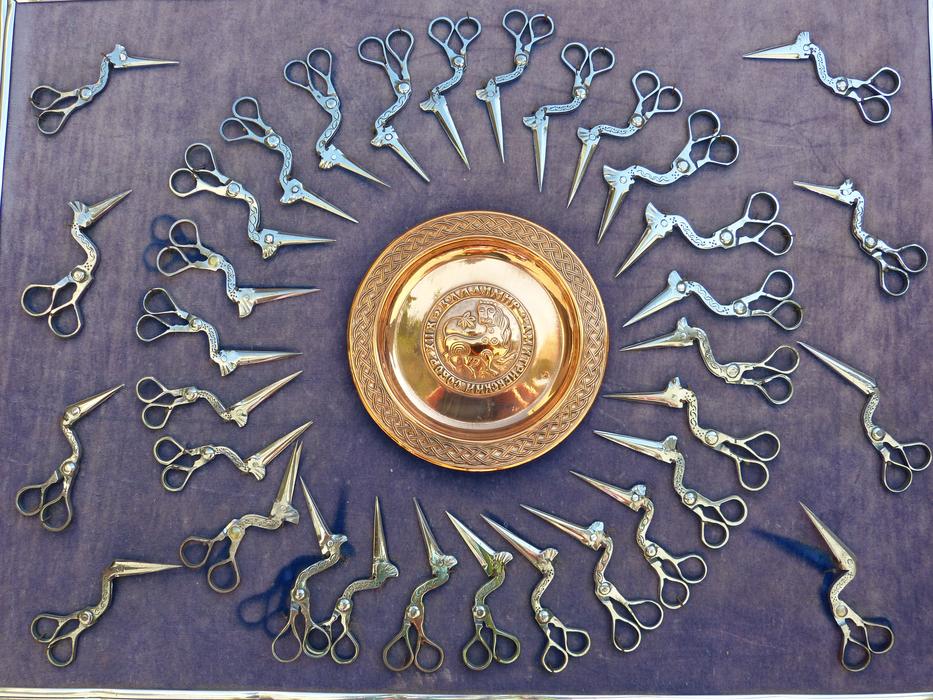 birds as scissors as a work of art