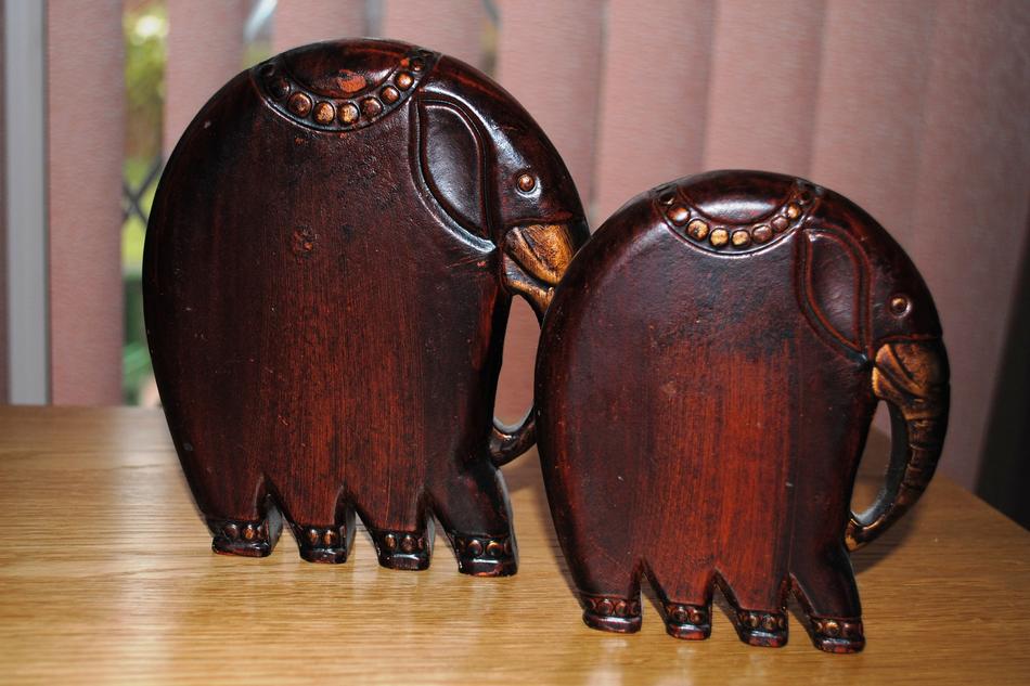 Elephants Carved Wood in the interior of the room close-up
