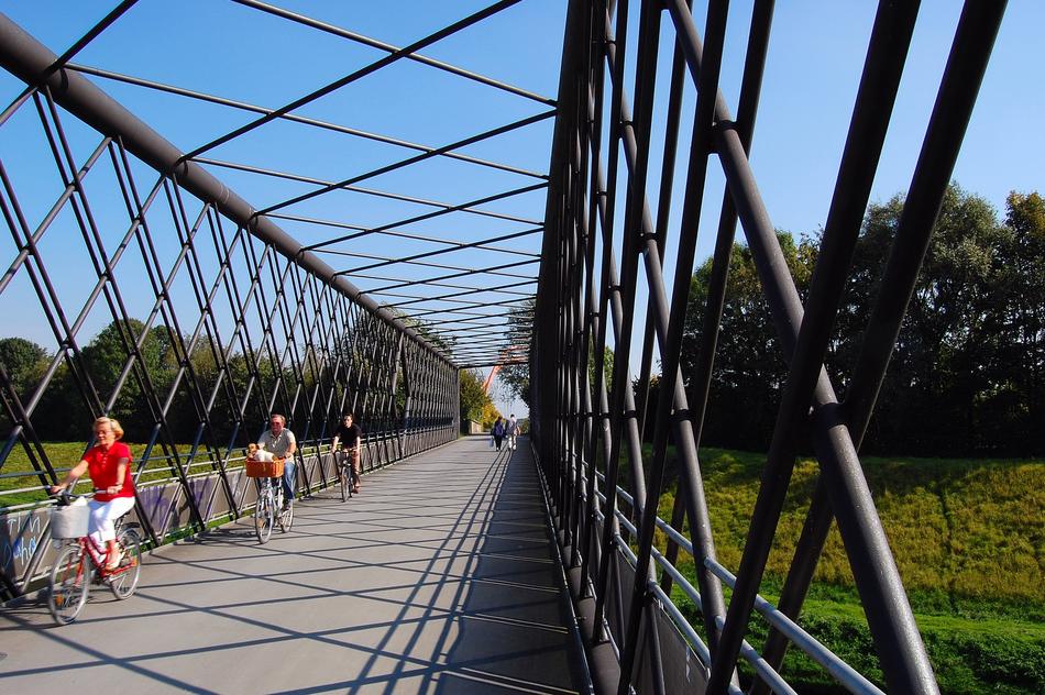 people on the bridge in Gelsenkirchen