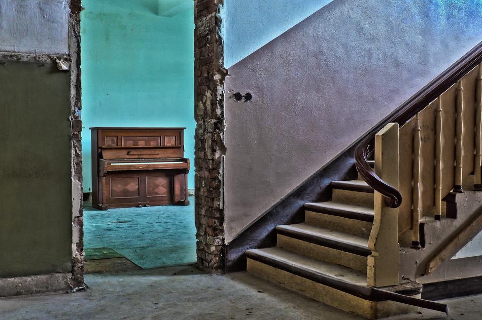 Piano Building