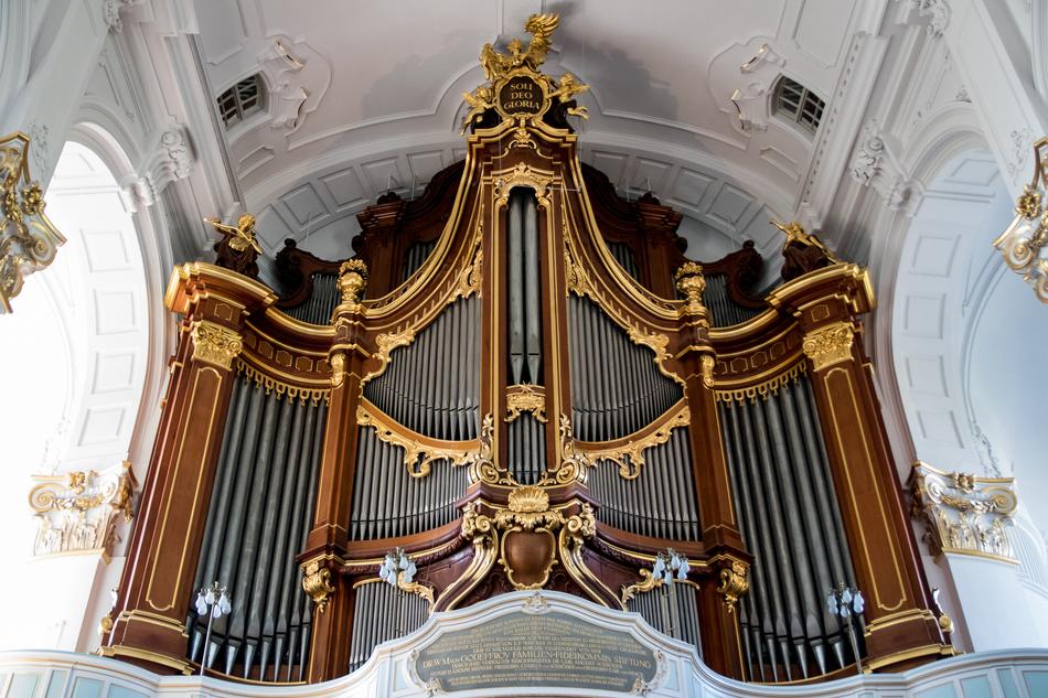 photo of the classical organ and church vaults