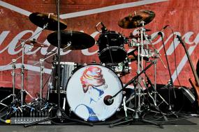 Set Drums