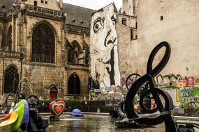 treble clef near the church in paris